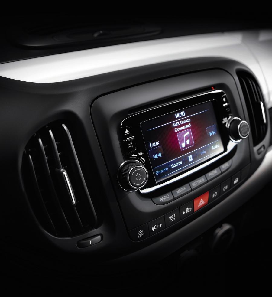 Fiat 500L 2012 года  (фото 24 из 84)